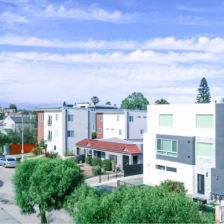 Lucky Charm 4 Bedroom Mid-City Apartment